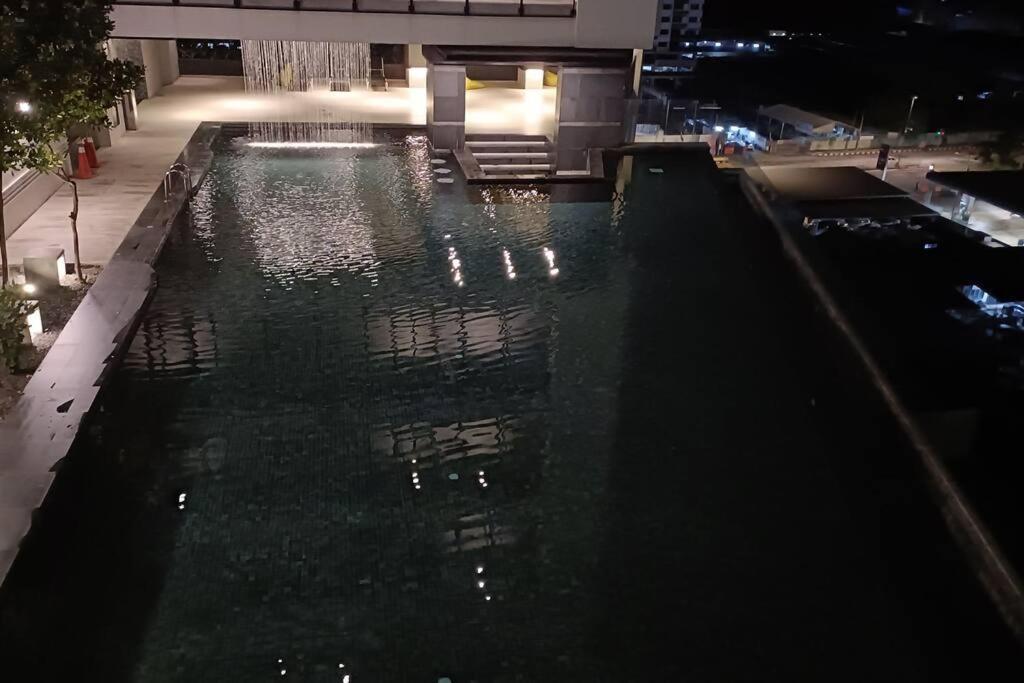 Cozy Flexus Signature 4 Guests Pool Nflix Hbo 쿠알라룸푸르 외부 사진